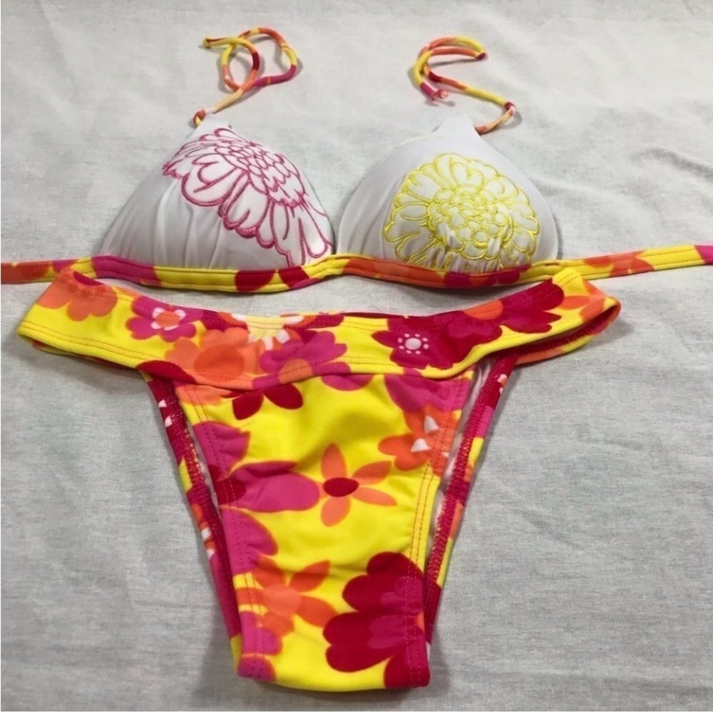Recco Size Medium Brazilian Embroidered Floral Top & Printed Bottom Bikini. New